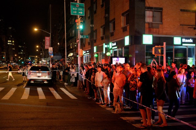 Onlookers stand behind a police cordon near the site of an explosion in the Chelsea neighborhood of Manhattan, New York, U.S. September 17, 2016. REUTERS/Rashid Umar Abbasi