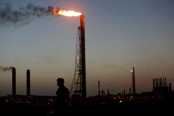 La refinería Cardón, que pertenece a la venezolana PDVSA, la petrolera estatal, en julio en Punto Fijo, Venezuela. CARLOS JASSO / REUTERS