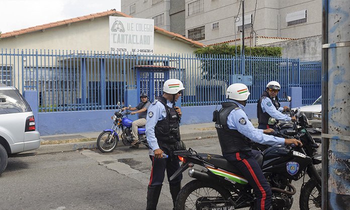 Unos 900 alumnos quedan sin casa de estudios tras reclamo de herencia familiar