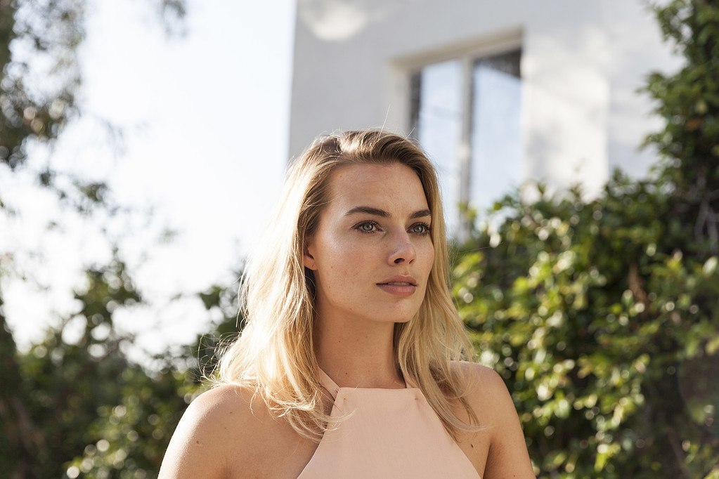 ¡Rompió el silencio! Margot Robbie aclara por qué aparece llorando en casa de Cara Delevingne