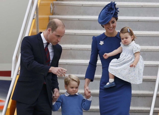 Britain's Prince William (L), Catherine, Duchess of Cambridge, Prince George (2nd L) and Princess Charlotte arrive at the Victoria International Airport for the start of their eight day royal tour to Canada in Victoria, British Columbia, Canada, September 24, 2016. REUTERS/Chris Wattie