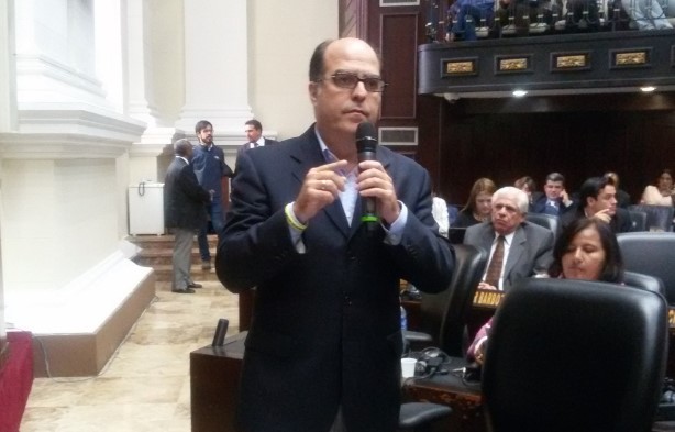 Julio Borges: Es irresponsable pensar que la gente está comiendo de la basura por la caída del petróleo