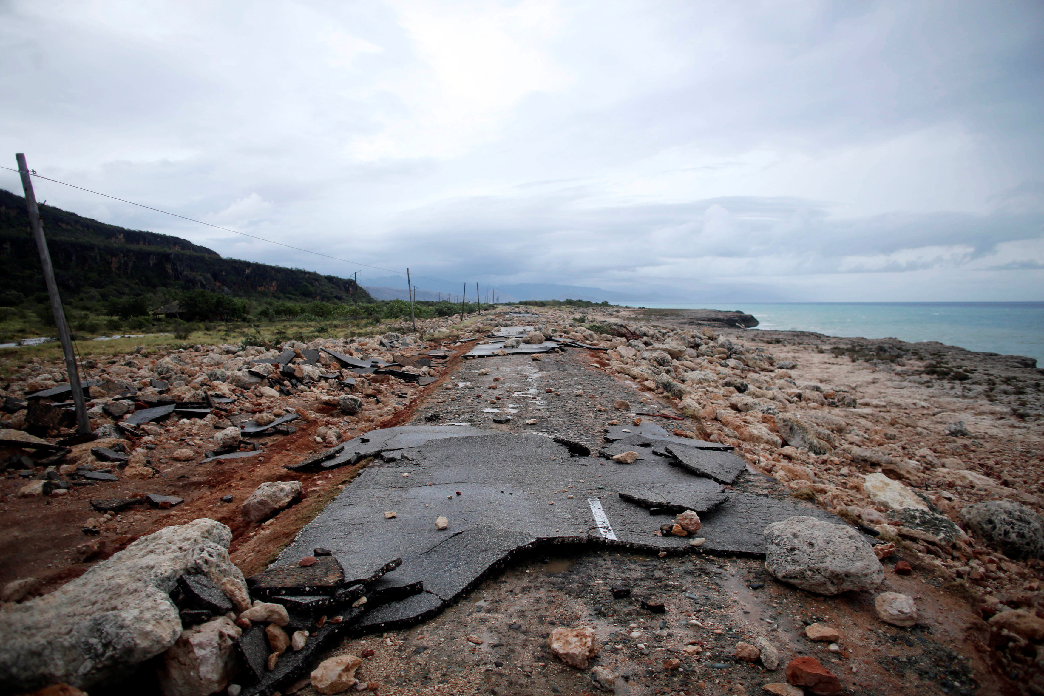 Matthew causa gran destrucción y aísla a cuatro municipios de Cuba