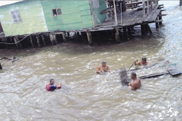 Fuertes lluvias causan daños en palafitos del Zulia