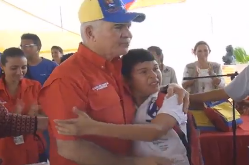 Mata Figueroa explicó por qué el niño con morral lo rechazó (Video)