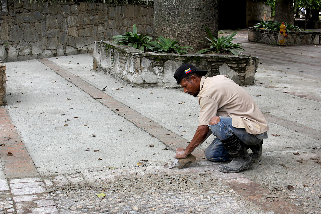 Alcaldía de Baruta inició renovación de aceras en El Cafetal