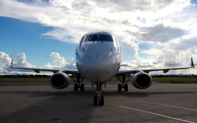 Embraer-E190-5