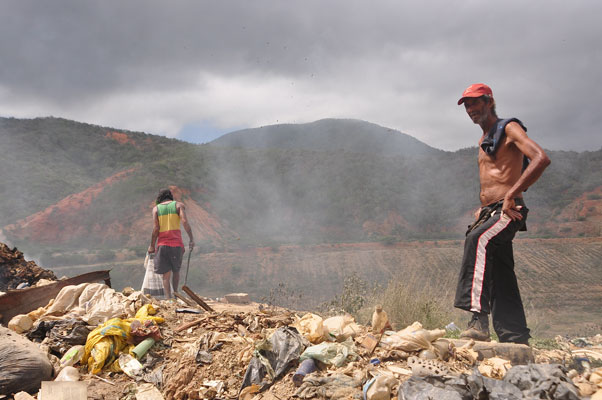 Más de 100 familias del vertedero de Santa Eduvigis se quedan sin ingresos