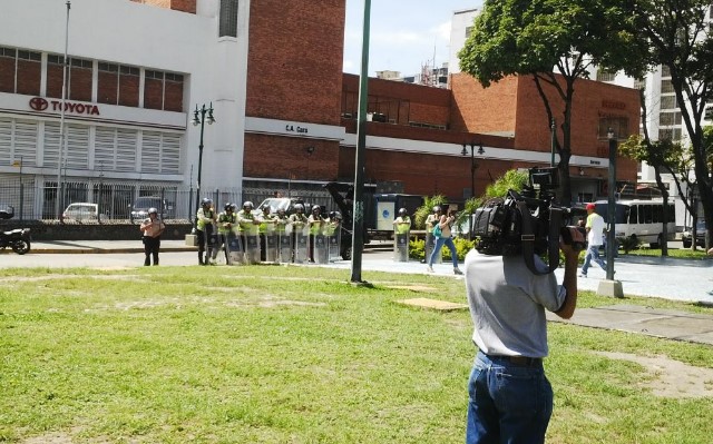 Cordón de la PNB prohíbe el paso de la protesta de los Ucevistas