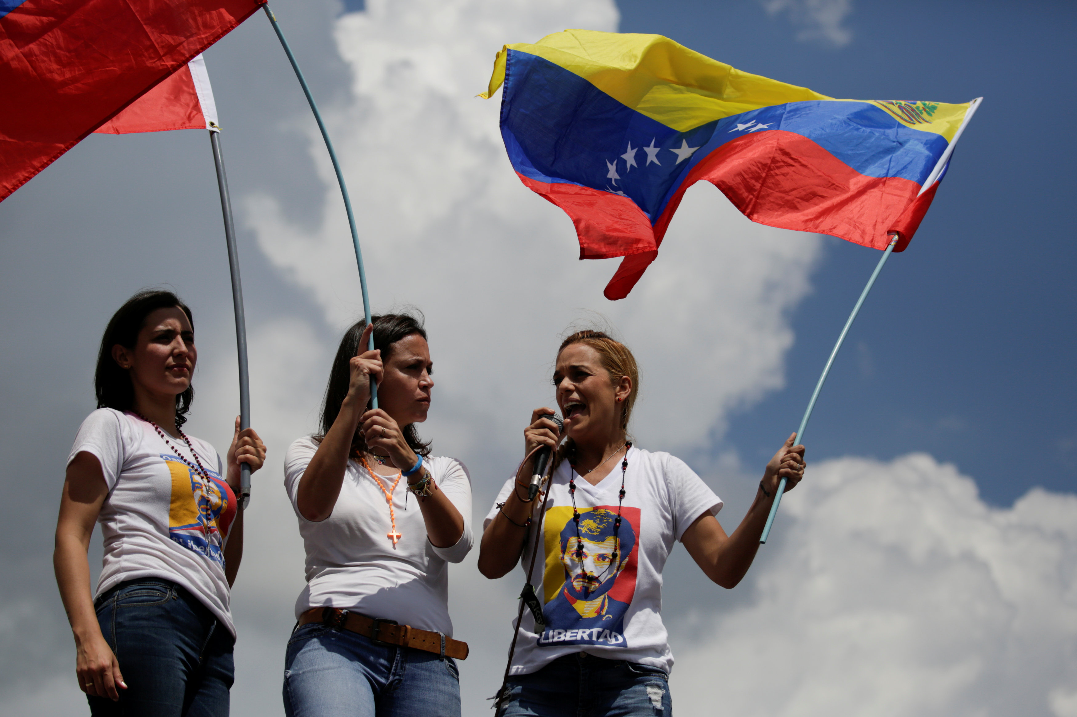 Tintori recuerda que en el país hay más de 100 presos políticos en el #DíaDeLosDDHH