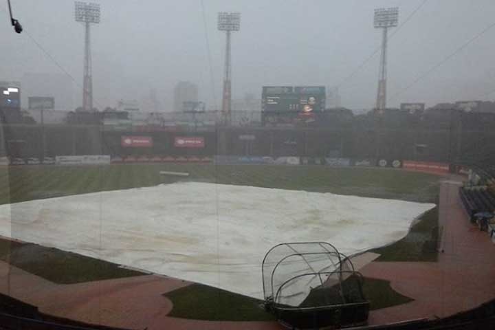 Suspenden por lluvia el encuentro entre Águilas y Tiburones en el Universitario #22Oct