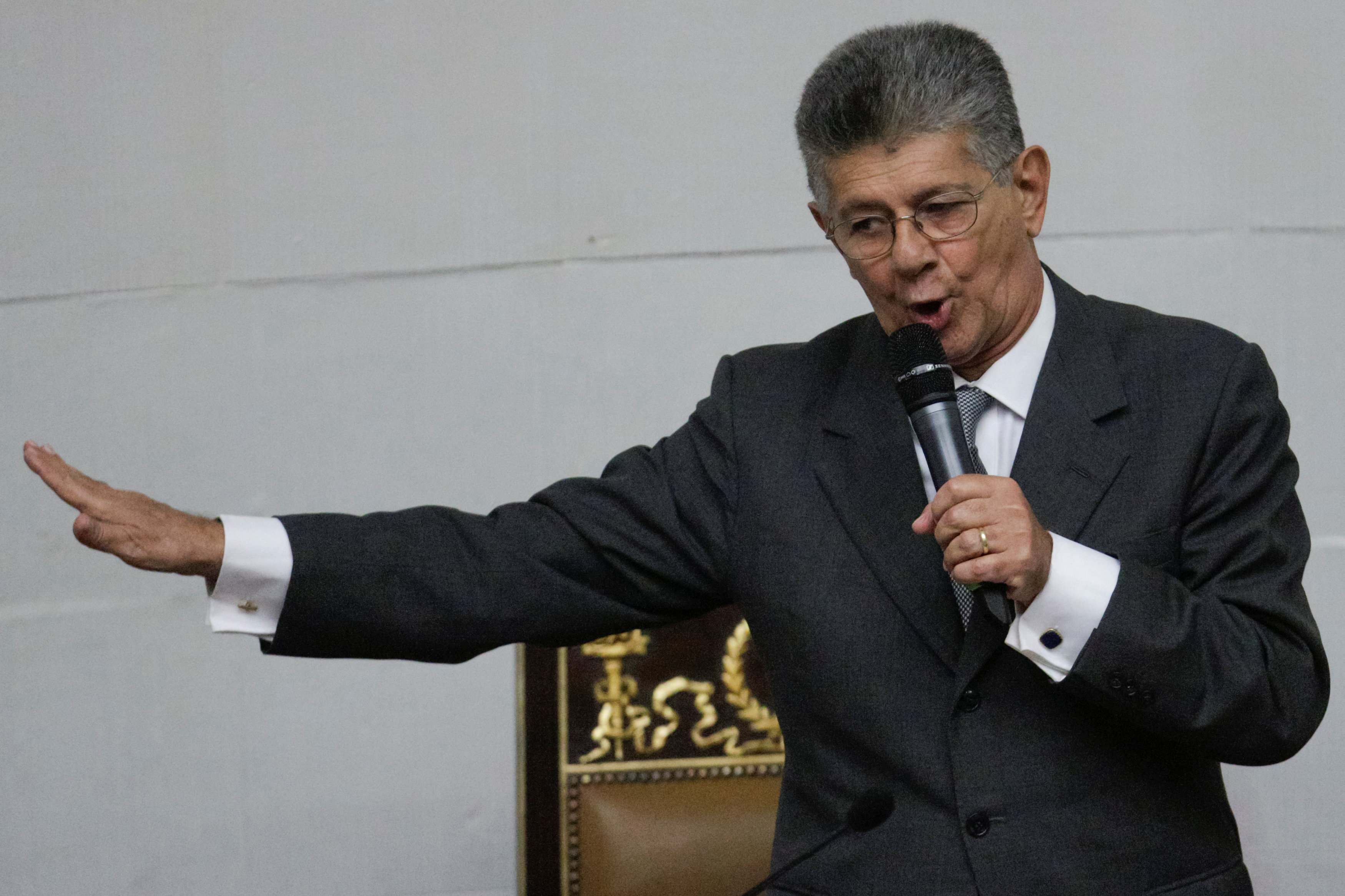 Ramos Allup: Pronto se publicará lista de funcionarios que sacaron a sus familias del país