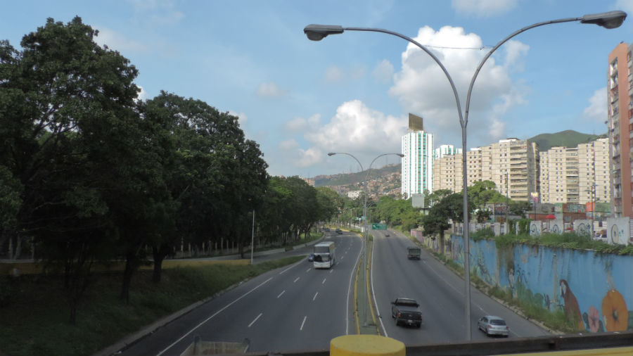 Restringen de forma parcial el tránsito por la Valle-Coche