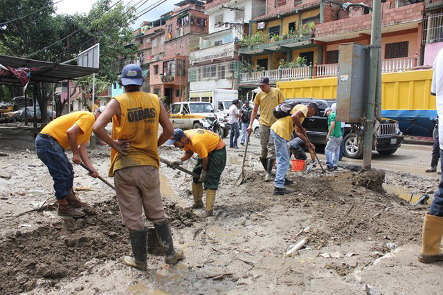 Gobierno de Miranda atiende a afectados por lluvia