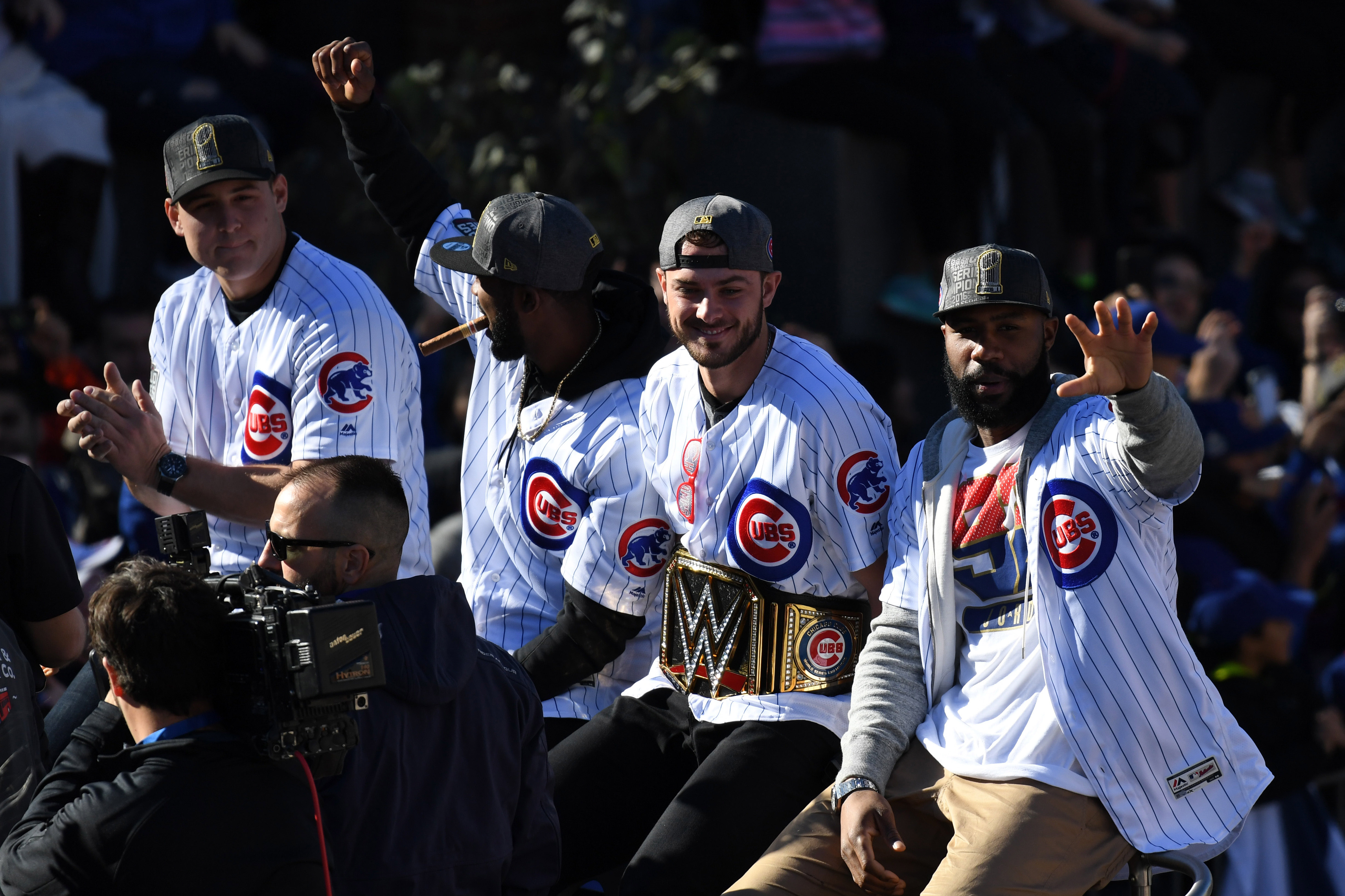 Calles de Chicago fueron tomadas para celebrar título de Cachorros