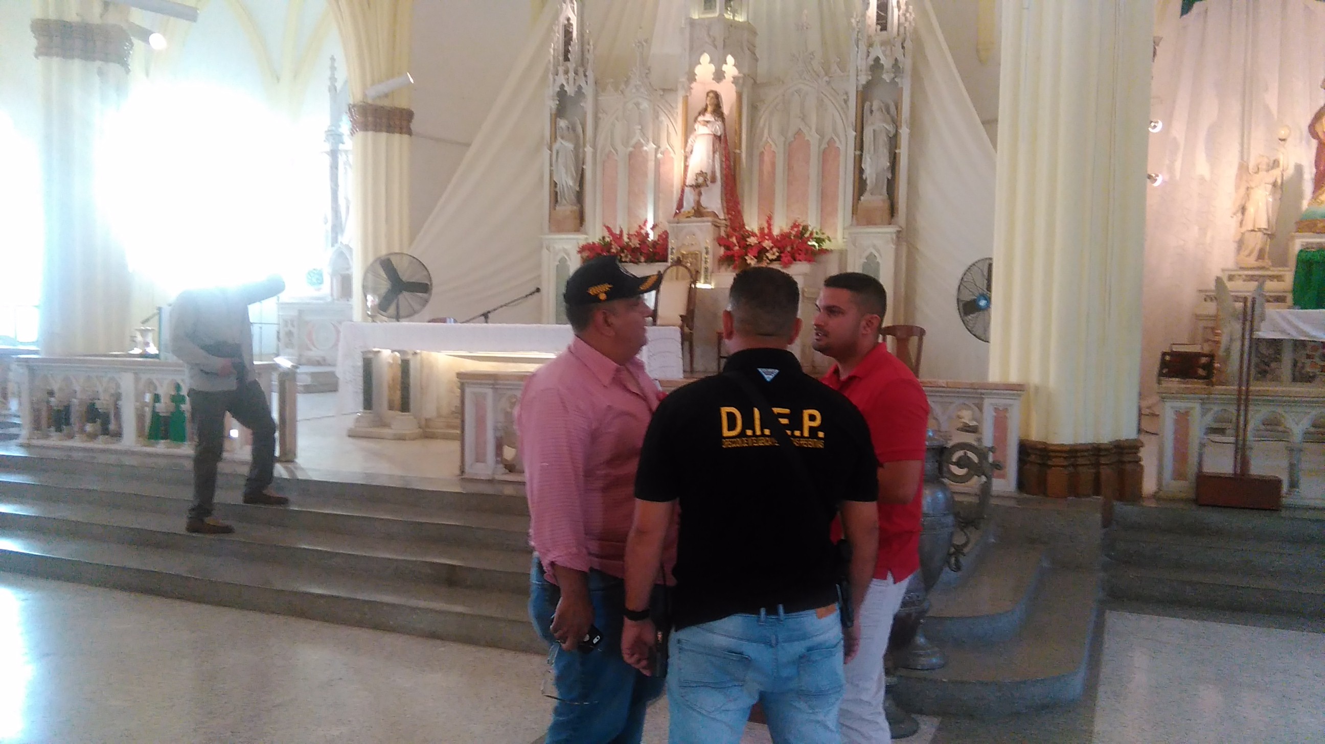 Tres choros entraron a una iglesia y se robaron la corona de una virgen en el Zulia