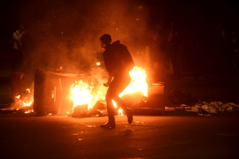 Manifestantes contra Trump provocan incendios y rompen ventanas en California