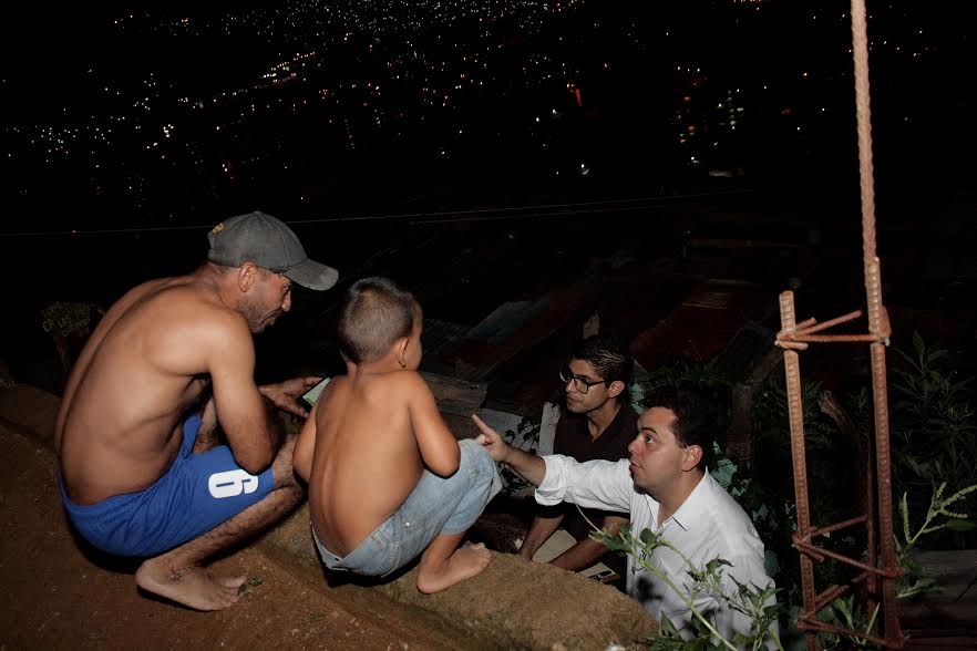 Ecarri revela la dura realidad de Coche: En Libertador están comiendo pellejos de pollo frito