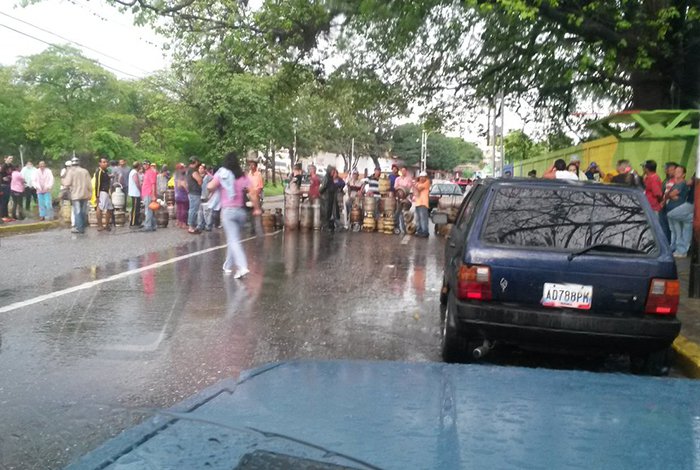 Cierran entrada de Agua Viva en Lara por falta de gas