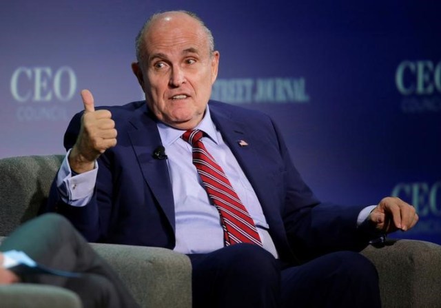 Rudy Giuliani, vicepresidente del Equipo de Transición Presidencial de Trump, en una charla en Washington, EEUU, Nov 14, 2016. El ex alcalde de Nueva York Rudy Giuliani ha surgido como el principal candidato que el presidente electo de Estados Unidos, Donald Trump, está considerando para el cargo de Secretario de Estado, dijo el lunes una fuente familiarizada con la situación. REUTERS/Joshua Roberts