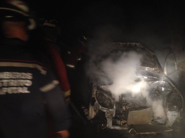 vehiculo incendiado