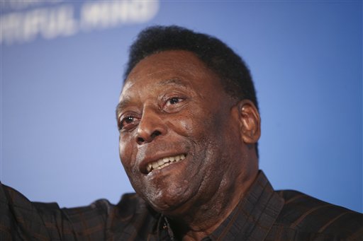 Pelé evoluciona satisfactoriamente tras cirugia