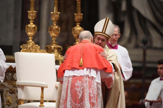 . Vatican City (Vatican City State (holy See)), 19/11/2016.- Pope Francis (C) during the Consistory ceremony in Vatican, 19 November 2016. Pope Francis has named 17 new cardinals, 13 of them under age 80 and thus eligible to vote in a conclave to elect his successor. (Papa) EFE/EPA/MAURIZIO BRAMBATTI