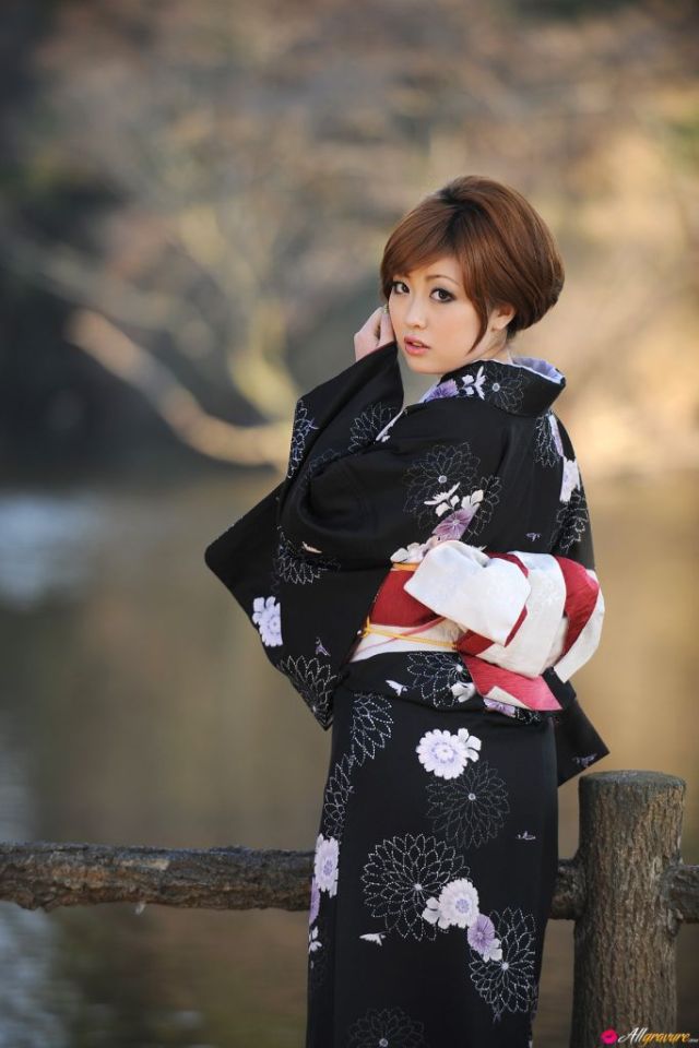 Rio Hamasaki-Kimono (2)