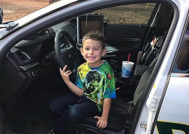 Niño llama a la policía… para invitarlos a cenar