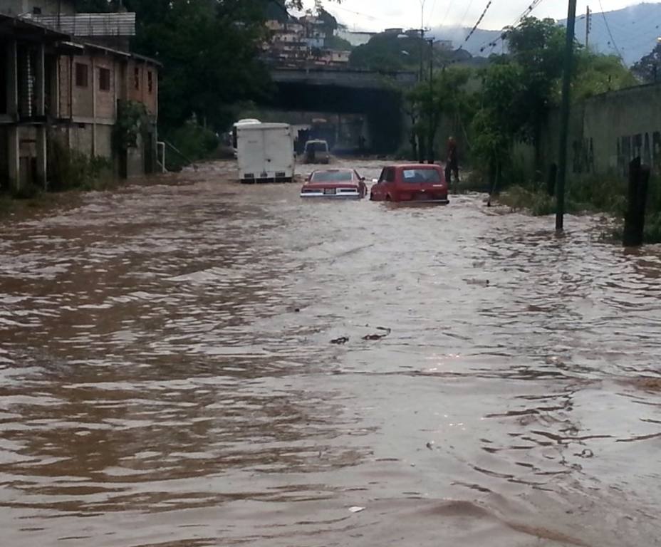 ¿Qué se debe hacer para evitar riesgos en época de lluvias?