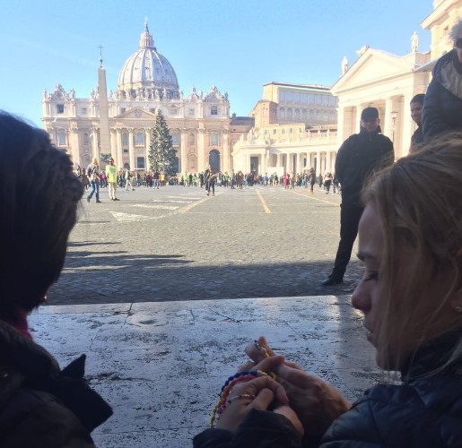 Tintori, María Antonieta de López y Mitzy amanecieron en la Plaza San Pedro (FOTO)