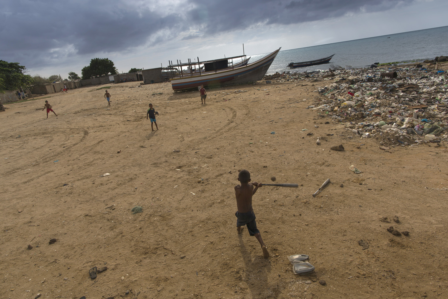 Crece el abandono de niños en medio de la profunda crisis de Venezuela