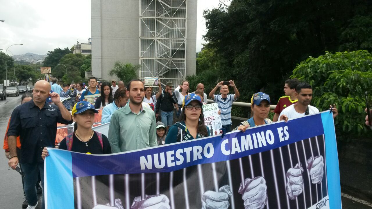 Estudiantes caminaron para exigir una Navidad sin presos políticos