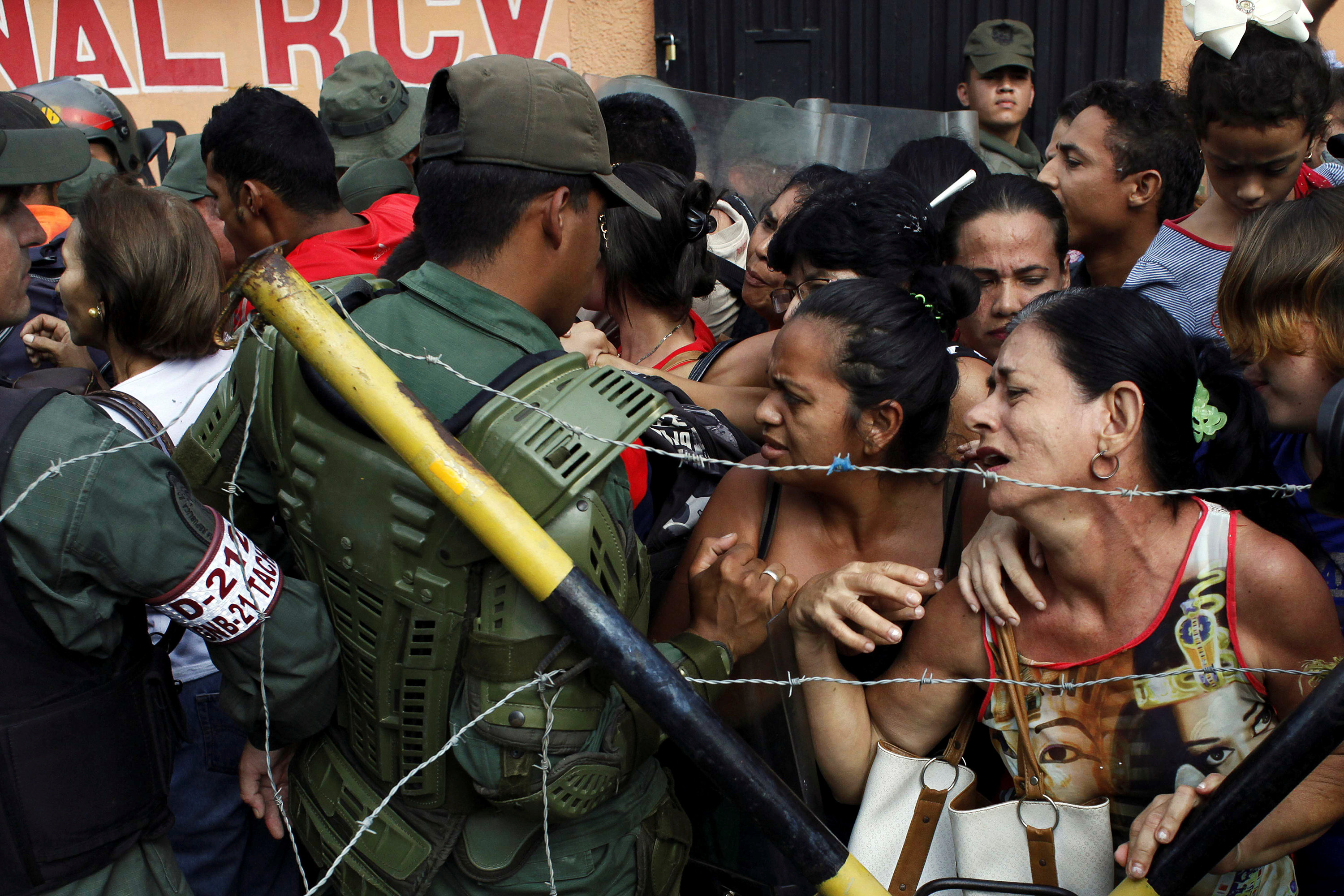 EN FOTOS: La desesperación de los venezolanos en la frontera con Colombia intentando regresar a su patria