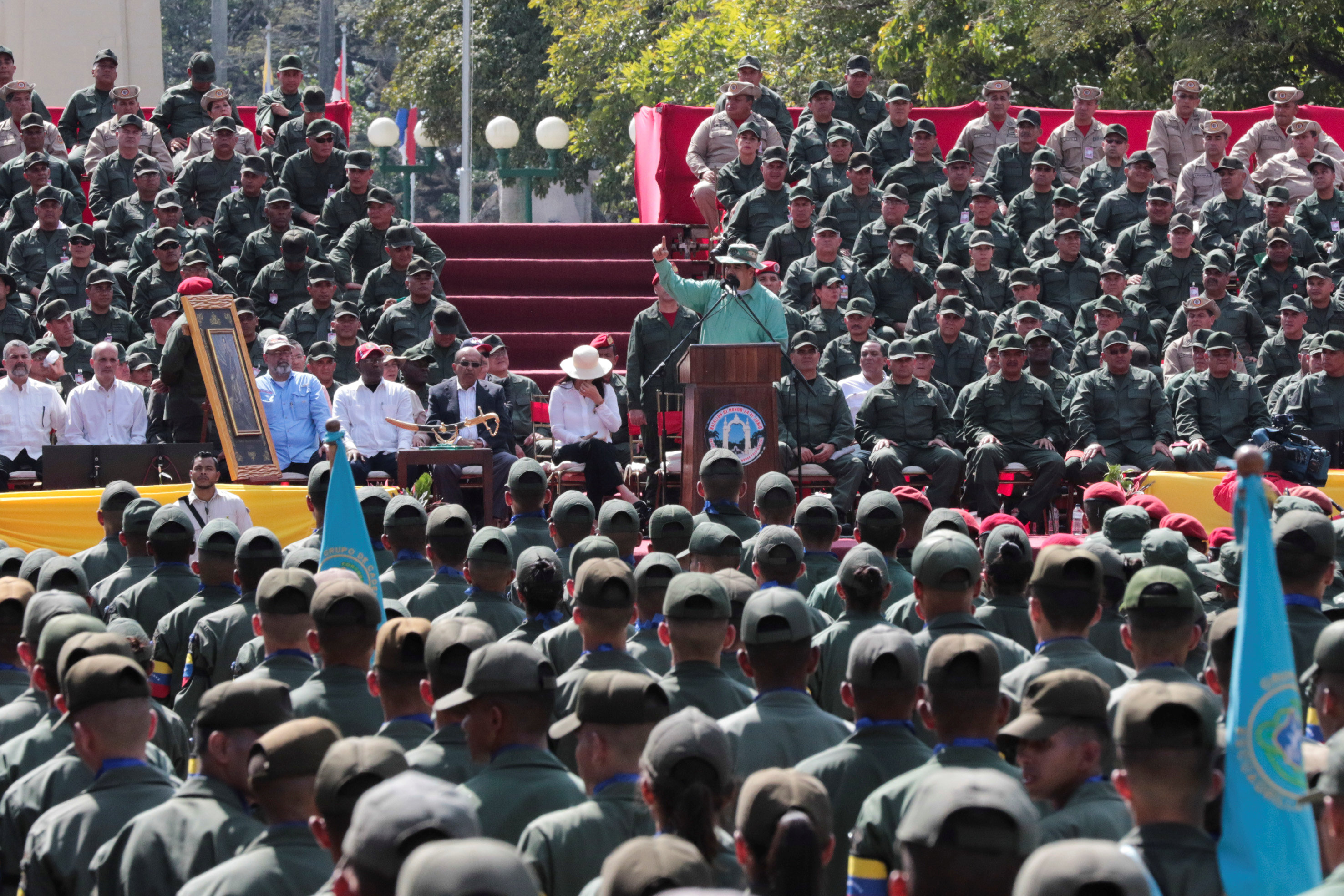 Maduro controlará producción de algunas industrias de alimentos y destinará 50% a los Clap