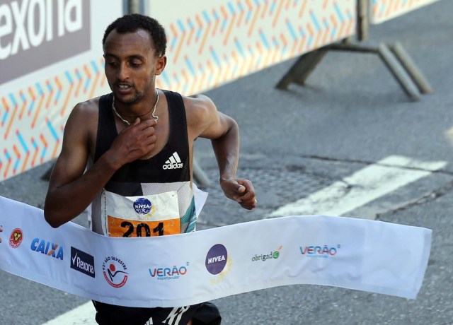 Ethiopia's Leul Gebresilase Aleme crosses the finish line during the annual Saint Silvester Road Race, an international race through the streets of Sao Paulo, Brazil December 31, 2016. REUTERS/Paulo Whitaker