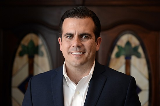 Rosselló jura el cargo como gobernador de Puerto Rico antes de ceremonia oficial