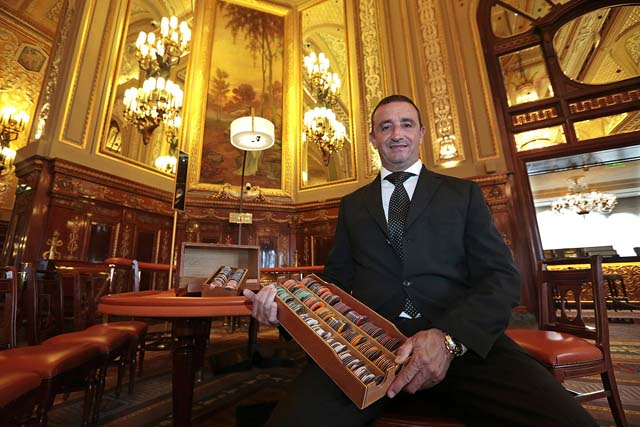 En Mónaco el juego en el Casino de Montecarlo está prohibido para los ciudadanos del Principado. La prohibición supuestamente tiene sus raíces en la década de 1860, cuando el príncipe Carlos III temía que los ciudadanos perdieran todo su dinero.