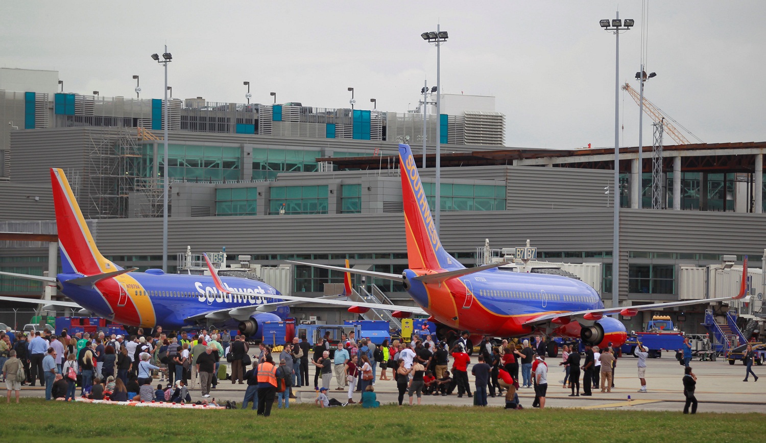 Autoridades investigan motivos detrás de tiroteo aeropuerto Florida