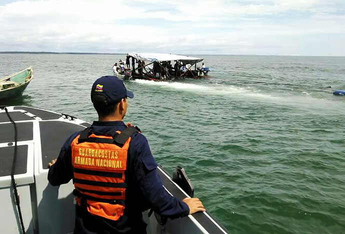 Dos muertos y 38 personas rescatadas tras naufragio en aguas colombianas