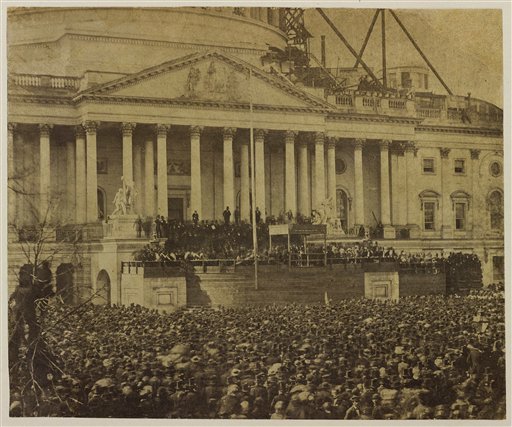 Esta imagen, tomada el 4 de marzo de 1861, muestra la primera toma de posesión del presidente estadoundiense Abraham Lincoln. La imagen será presentada en el Bowdoin College el 12 de enero de 2017, en Brunswick, Maine. (Bowdoin College Museum of Art via AP)