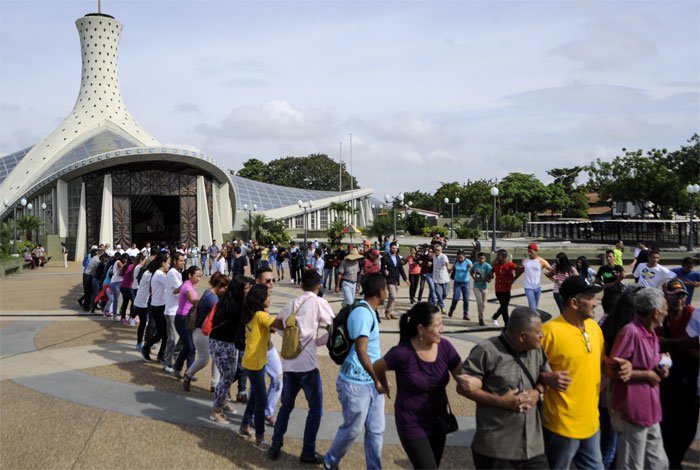 El cordón de la fe, una labor que nace de la devoción a la Divina Pastora