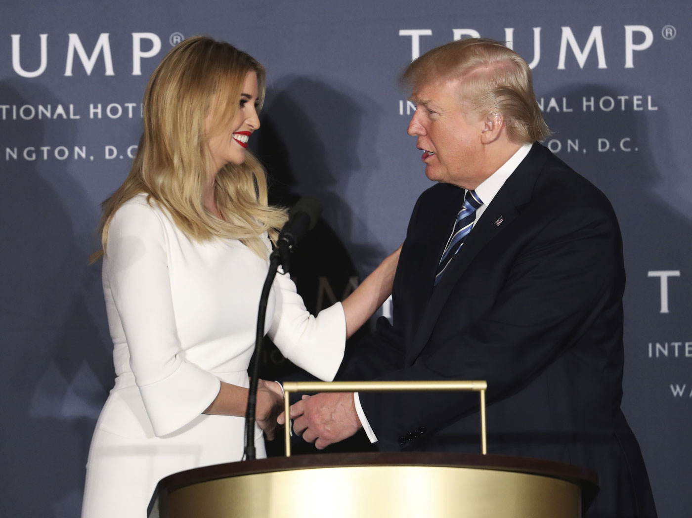 Trump quería elogiar a su hija en Twitter, pero envió su mensaje a otra Ivanka