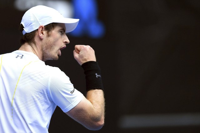 MEL016 MELBOURNE (AUSTRALIA) 20/01/2017.- El tenista británico Andy Murray reacciona ante el estadounidense Sam Querrey durante el partido que enfrentó a ambos en la tercera ronda del Abierto de Australia celebrado en Melbourne (Australia) hoy, 20 de enero de 2017. EFE/Tracey Nearmy PROHIBIDO SU USO EN AUSTRALIA Y NUEVA ZELANDA