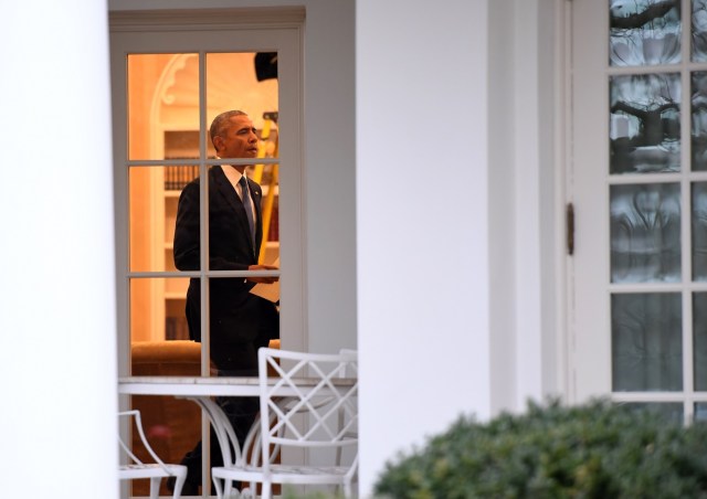 US President Barack Obama is seen in the Oval Office at the White House in Washington, DC prior to departing for the last time as president January 20, 2017. / AFP PHOTO / JIM WATSON