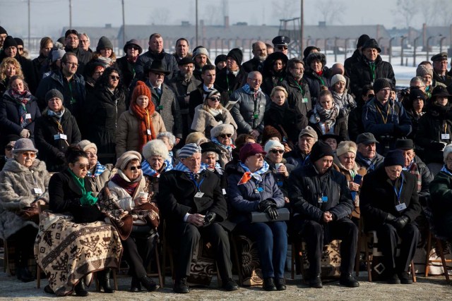 Survivors attend a prayer and tribute ceremony at the Memorial of the Victims at the former Nazi German concentration and extermination camp Auschwitz-Birkenau near Oswiecim, Poland January 27, 2017, to mark the 72nd anniversary of the liberation of the camp by Soviet troops and to remember the victims of the Holocaust. Agency Gazeta/Kuba Ociepa/via REUTERS ATTENTION EDITORS - THIS IMAGE WAS PROVIDED BY A THIRD PARTY. EDITORIAL USE ONLY. POLAND OUT. NO COMMERCIAL OR EDITORIAL SALES IN POLAND