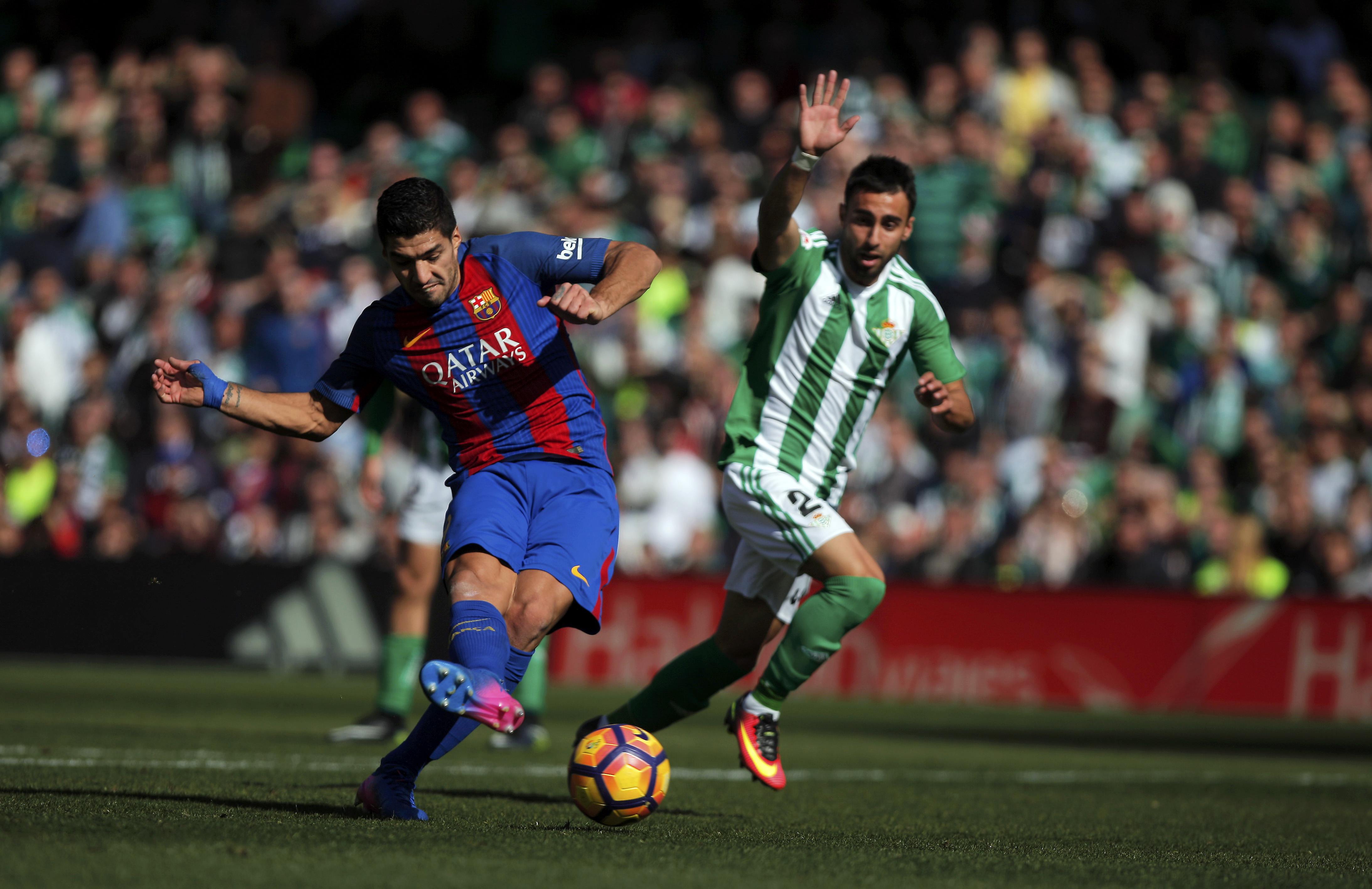 Luis Suárez salvó los muebles en el minuto 90 ante un buen Betis