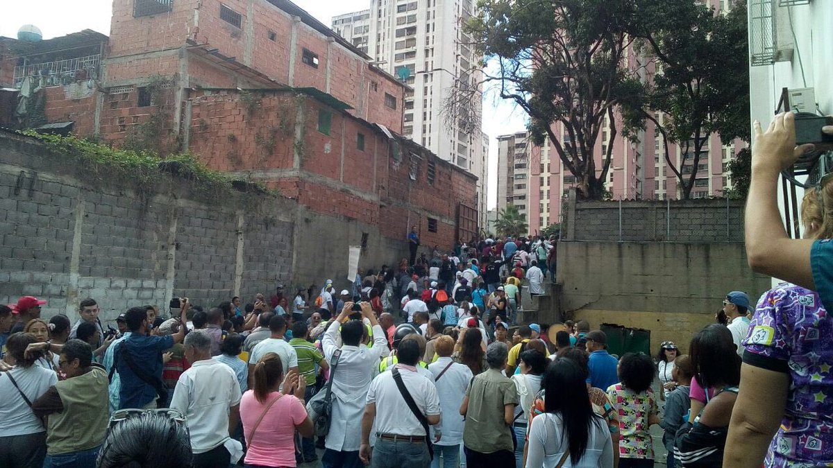 Marcha por la salud tomó vía alterna tras piquete de la PNB (Fotos)