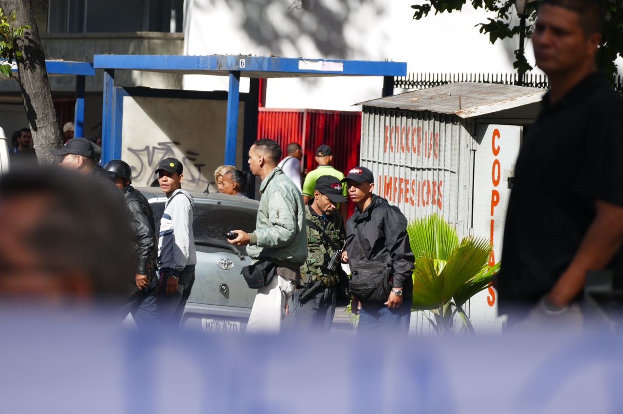 Además de la PNB, los Tupamaros rodearon a manifestantes del sector salud (Video y Fotos)