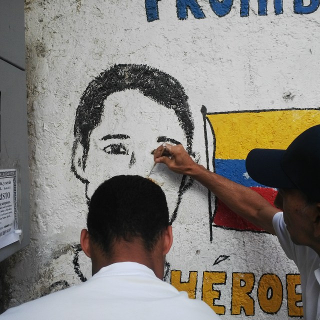 Caraqueños rinden homenajes a la jovenes del 12f 2014 (7)